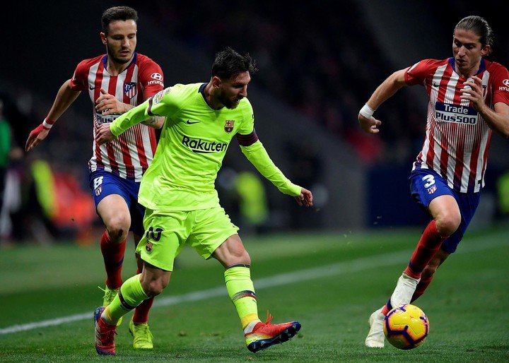 Saúl y Filipe Luis fueron compañeros en Atlético Madrid (Photo by OSCAR DEL POZO / AFP).