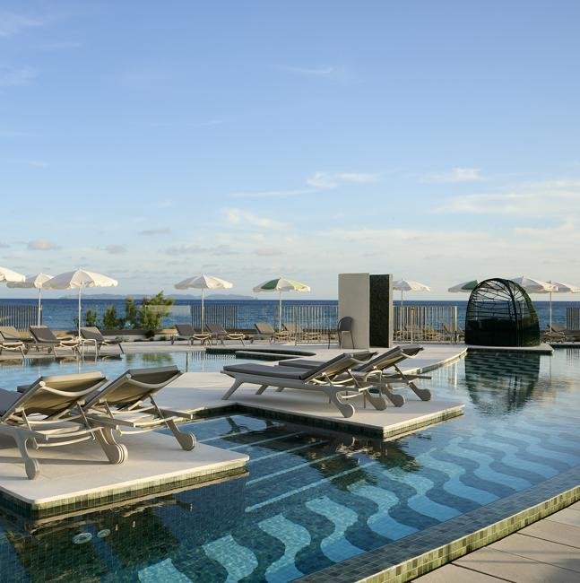 La piscina del Iberostar Selection Es Trenc, junto al mar Mediterráeno, en la isla de Mallorca.