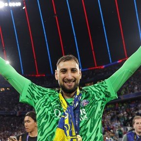 El palito de Donnarumma para Luis Enrique en su carta de despedida del PSG