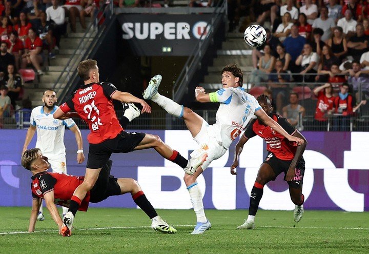 Balerdi empezó su segundo temporada como capitán del cuadro francés. Reuters.