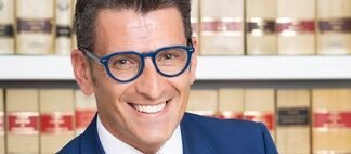 «Nos rebajamos el sueldo y la pagamos nosotros mismos»: Tom Hanks confiesa que una mítica escena de ‘Forrest Gump’ casi fue eliminada de la película