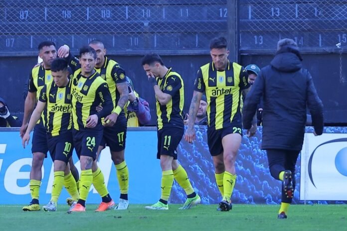Peñarol goleó a Nacional en el clásico, estiró una gran racha y llega agrandado al partido de Libertadores contra Racing