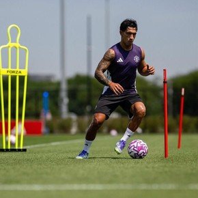 Las fotos y el mensaje optimista de Lisandro Martínez en los entrenamientos del United: ¿cuándo podría volver?