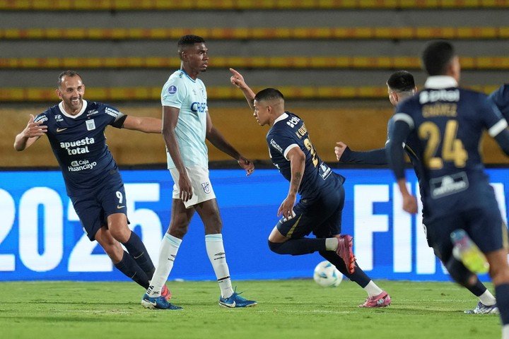 Alianza Lima viene de eliminar a Universidad Católica en octavos de final. (AP Photo/Dolores Ochoa)