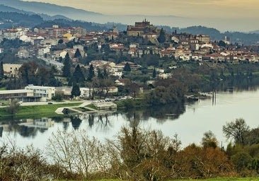 Esta es la ciudad gallega en la frontera con Portugal que tienes que conocer: crisol de culturas, calles encantadoras y origen mitológico