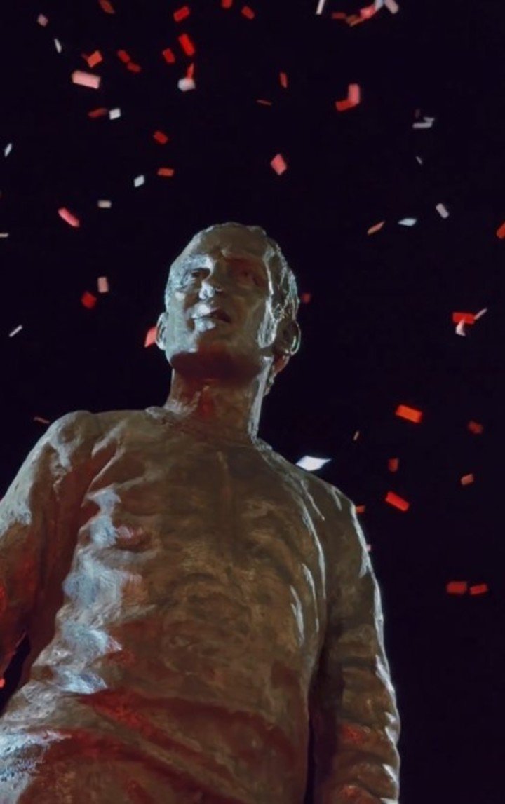 La estatua de Zubeldia en Estudiantes.