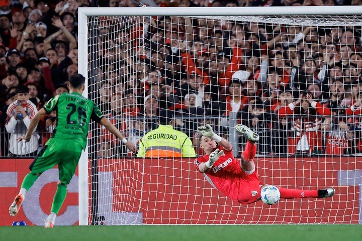 Armani ya detuvo: River ya ganó (EFE).