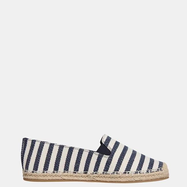Alpargatas estampadas de Tommy Hilfiger, 33,50 euros.