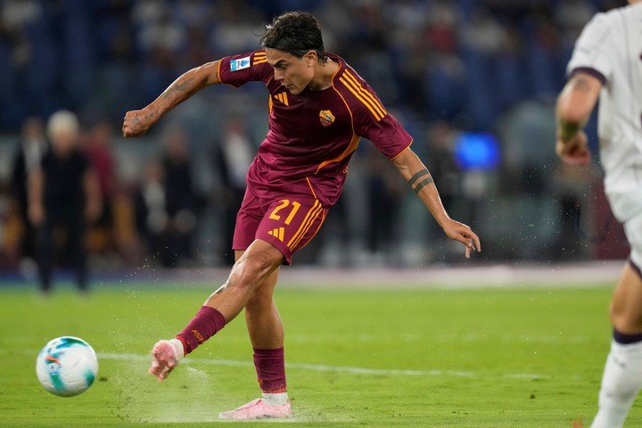 Dybala cerró el partido sin errar un pase (AP Photo).