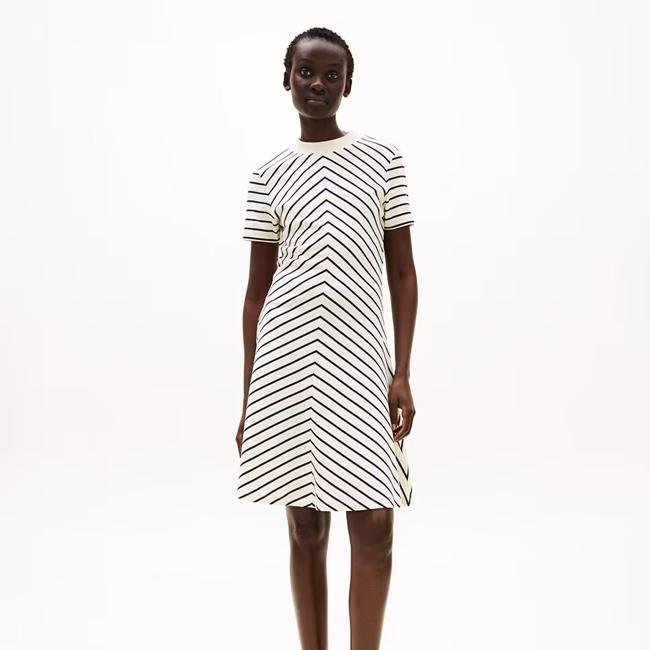 Vestidos de rayas de Tommy Hilfiger, 47,90 euros.