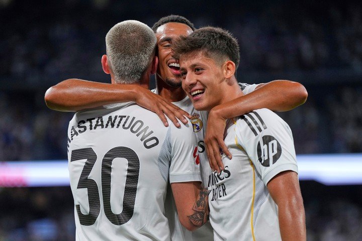 Mastantuono salió ovacionado del Bernabéu (AP Photo/Manu Fernandez).