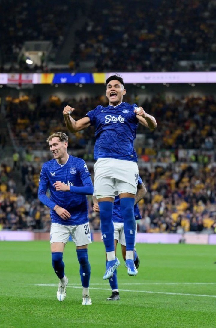 Carlos Alcaraz ante el Mansfield Town. (Foto: Prensa Everton)