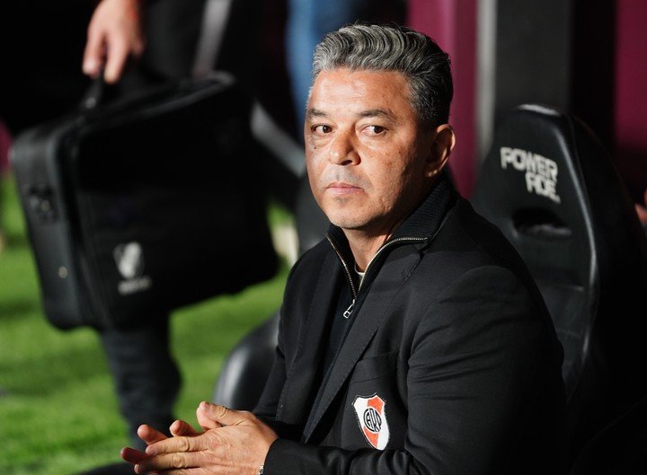 Marcelo Gallardo ante Lanús (Marcelo Carroll). 