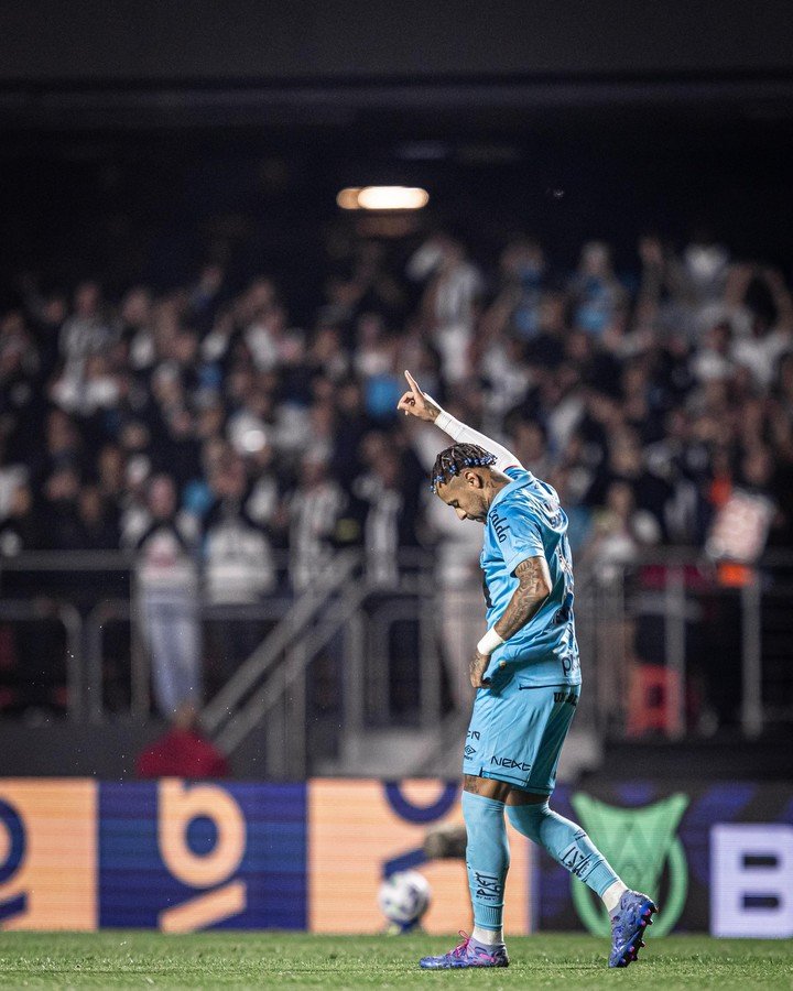 Neymar festeja ante Juventude.