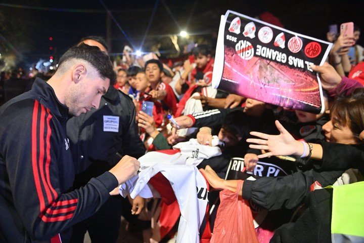 El multitudinario recibimiento a River en Mendoza (Prensa River).