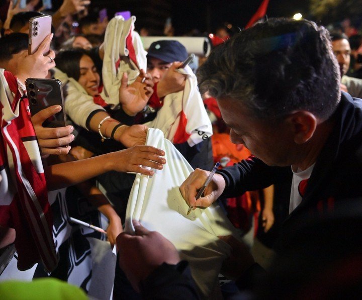 Gallardo, con la gente en Mendoza (Prensa River).