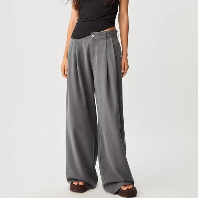 Pantalón gris de Stradivarius, 29,95 euros.