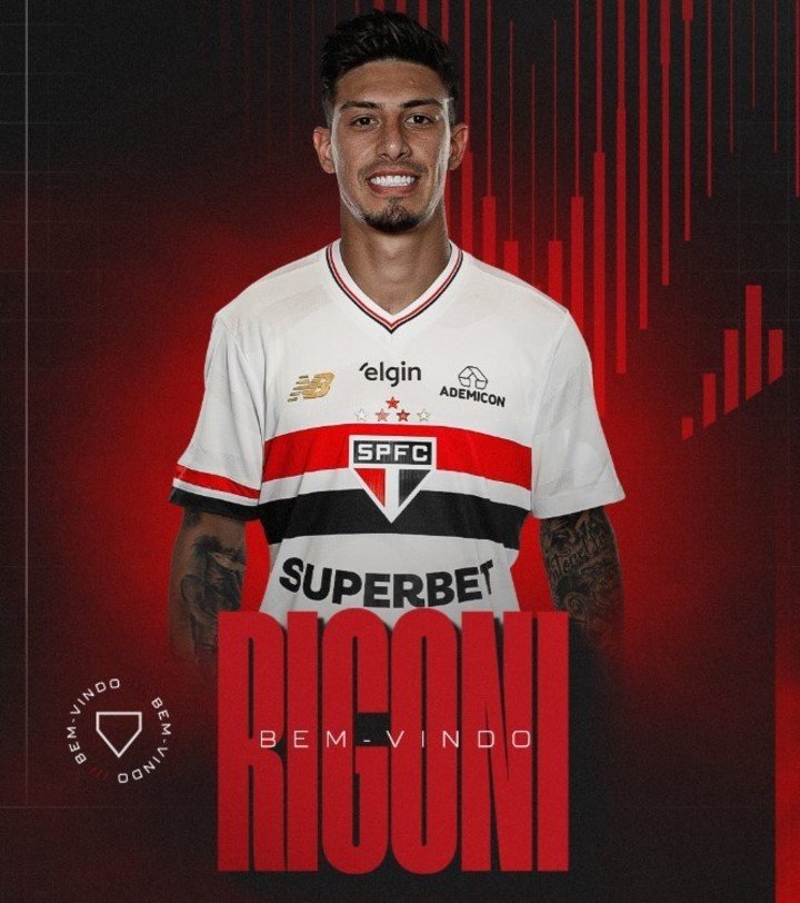 Rigoni con la camiseta de su nuevo club.