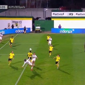 Video: el golazo de tijera de Ronaldo Martínez a Defensa y Justicia