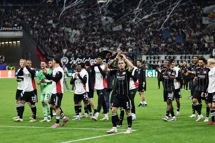 El Frankfurt goleó en su debut (EFE).