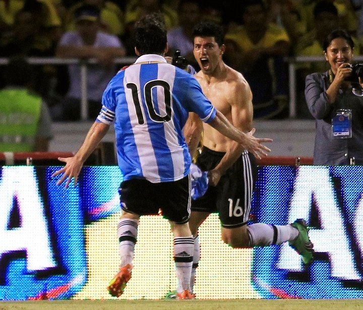 Messi y Agüero en "el día que cambió el chip". AP.