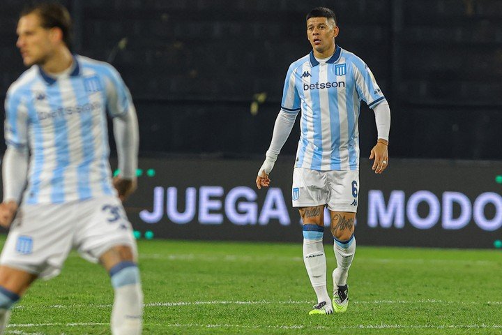 Marcos Rojo vs. Peñarol (FOTOBAIRES) 