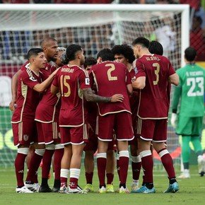 ¿Por qué Venezuela juega con una camiseta color vinotinto?