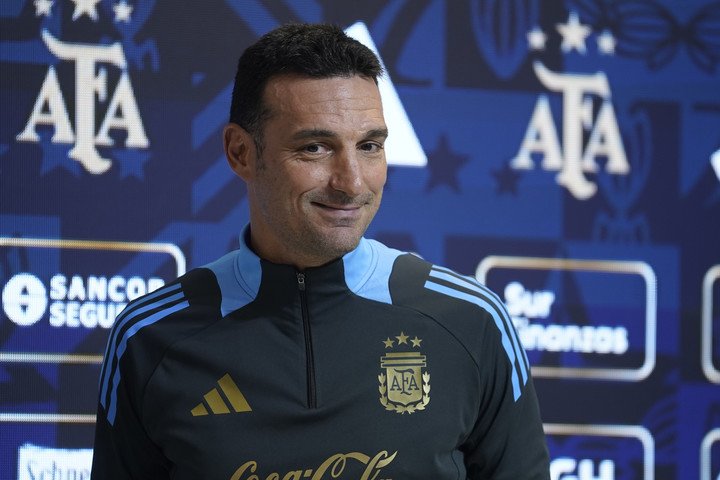 Lionel Scaloni en conferencia de prensa. (Foto: Maxi Faillá)