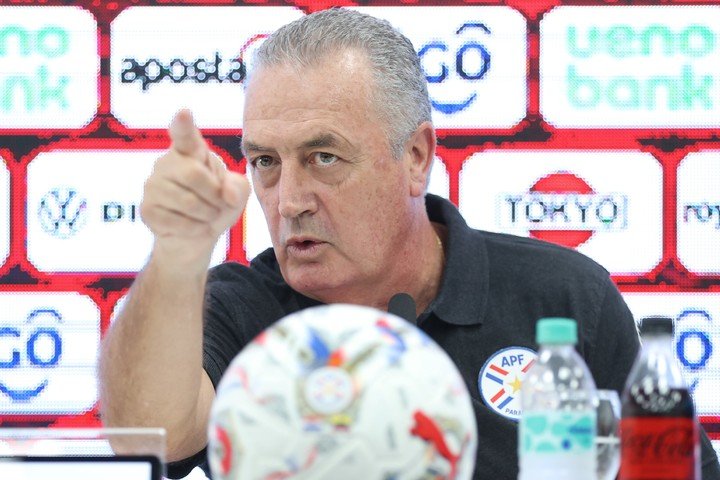 Alfaro y el sueño de Paraguay por volver al Mundial luego de 16 años. (EFE/ Juan Pablo Pino)