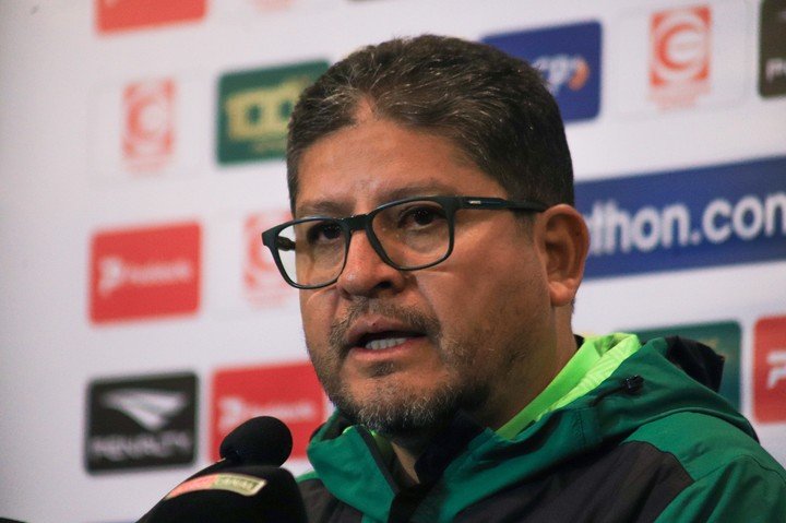 Óscar Villegas dirigirá dos finales ante Colombia y Brasil con el objetivo de sellar su clasificación. (EFE/ Gabriel Márquez)