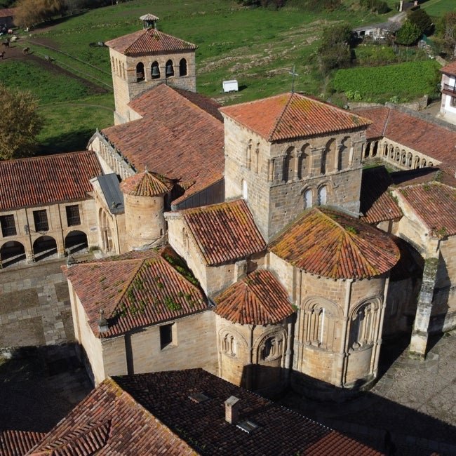 La impresionante colegiata románica de Santa Juliana.