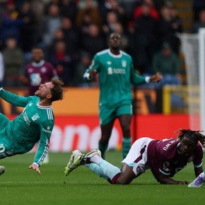 Qué dijo el técnico del Liverpool sobre el duro planchazo que recibió Alexis Mac Allister ante Burnley 