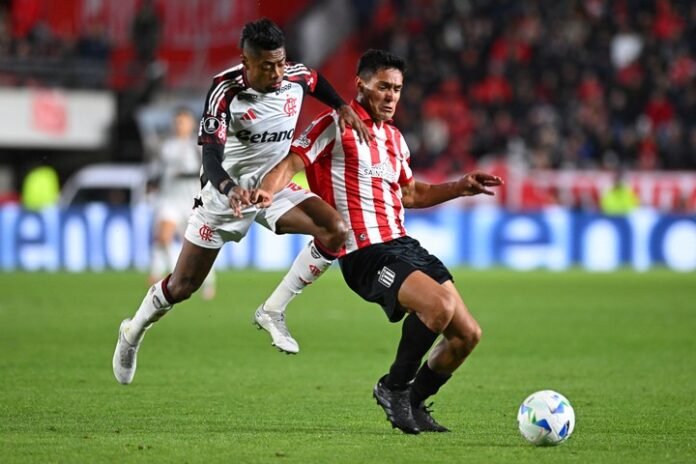 El descargo de Bruno Henrique tras sus polémicos gestos contra Estudiantes