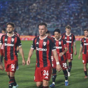 Con la mira puesta en Palmeiras, River cayó ante Atlético Tucumán y perdió la punta de la Zona B