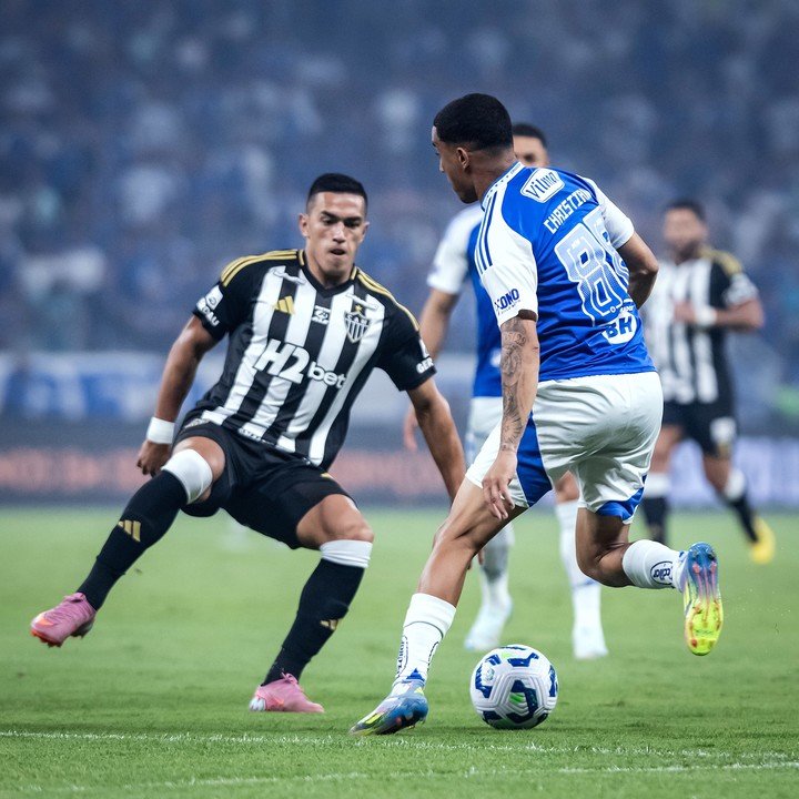 Tomás Cuello, de Atlético Mineiro, contra Cruzeiro.