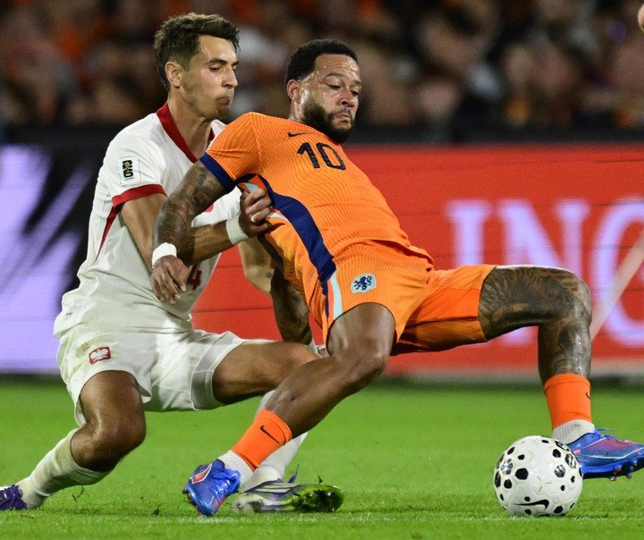 Los dos primeros del grupo empataron 1-1. (EFE/EPA/OLAF KRAAK)