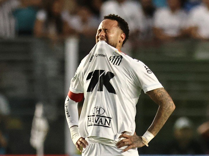 Santos sigue sin levantar cabeza (REUTERS/Thiago Bernardes).