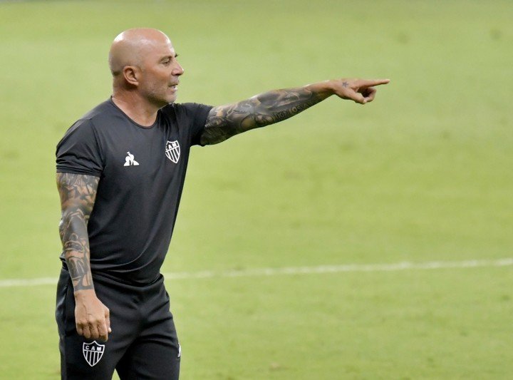 En su primera etapa con el club, dirigió 44 partidos, con 25 victorias, nueve empates y diez derrotas. (REUTERS/Washington Alves)
