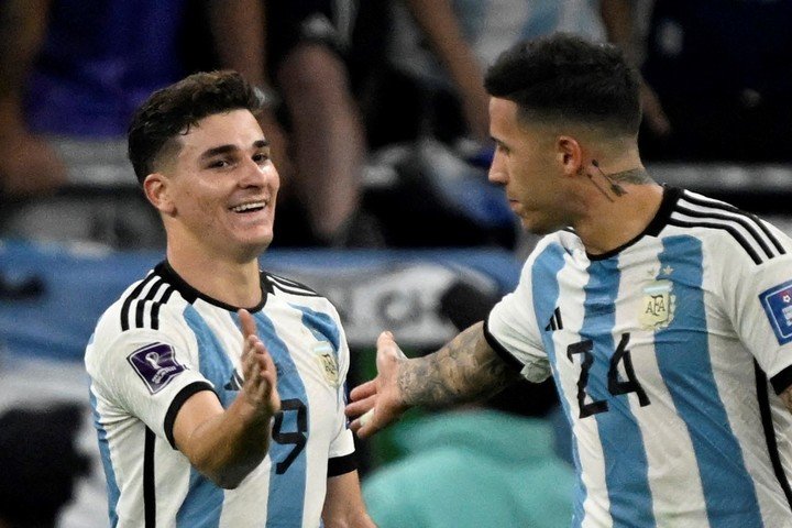 Julián y Enzo en el Mundial 2022 (AFP)