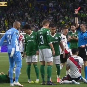 El blooper del ábitro Matonte con Maxi Salas que asustó a todo River