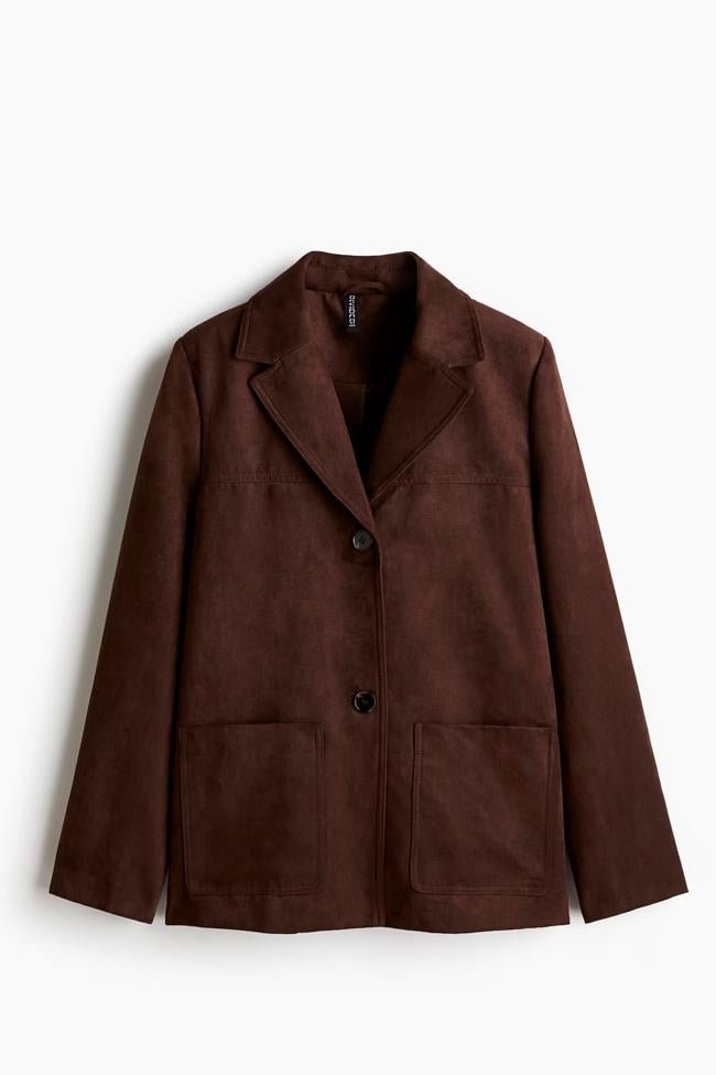 Chaqueta de ante marrón de H&M.