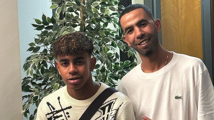 Lamine Yamal junto a su padre. (@lamineyamal)