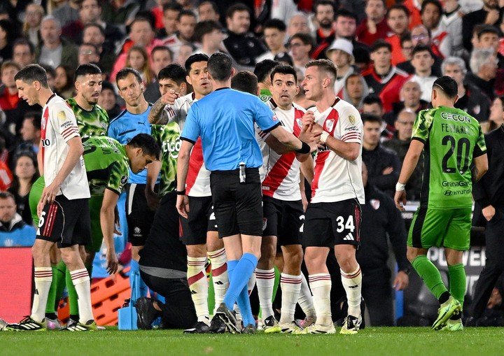 Matonte expulsó a Galoppo ante Libertad.