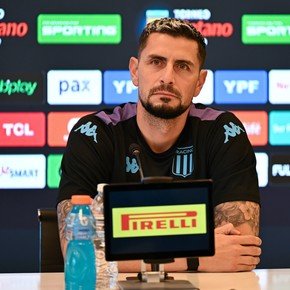 Costas define si ataja Arias o Cambeses en Racing ante Vélez: ¿quién corre con ventaja?