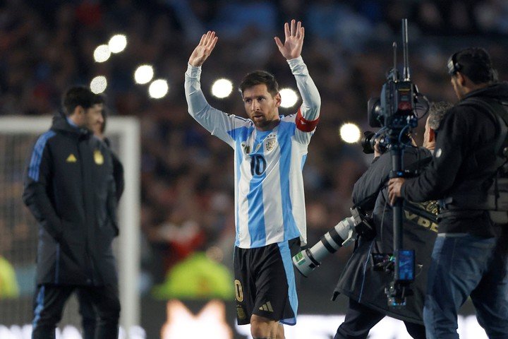 . BUENOS AIRES (ARGENTINA), 04/09/2025.- Lionel Messi de Argentina reacciona este jueves, en un partido por las eliminatorias a la Copa Mundial 2026 entre Argentina y Venezuela en el estadio Monumental en Buenos Aires (Argentina). EFE/ Juan Ignacio Roncoroni