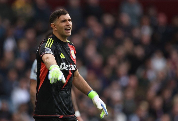 Dibu Martínez, en la lista de Aston VIlla. (REUTERS)