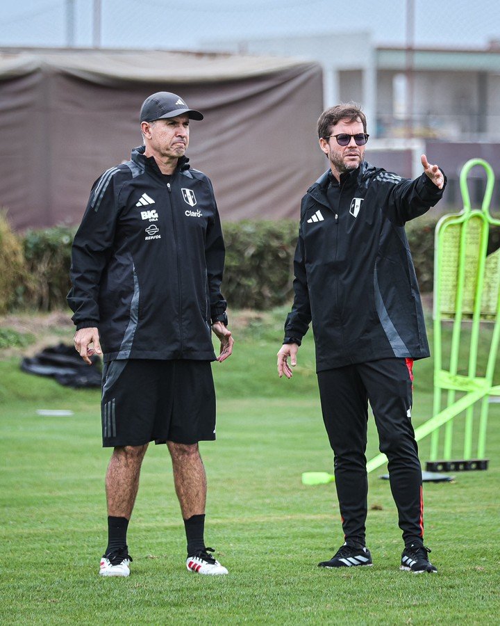 Carlos Silvestri y Manuel Barreto en Perú. (Foto: Prensa selección de Perú)