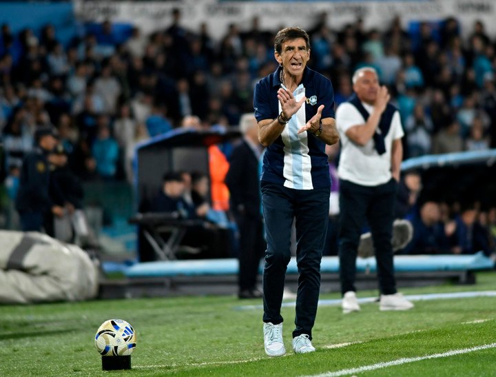 Gustavo Costas, DT de Racing, ante San Lorenzo. 