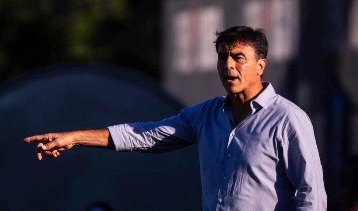 Gustavo Quinteros viene de tener un paso breve por Gremio. (Prensa Vélez)