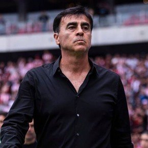 Gustavo Quinteros llegó al país para acelerar su llegada a Independiente: "Me interesa mucho"